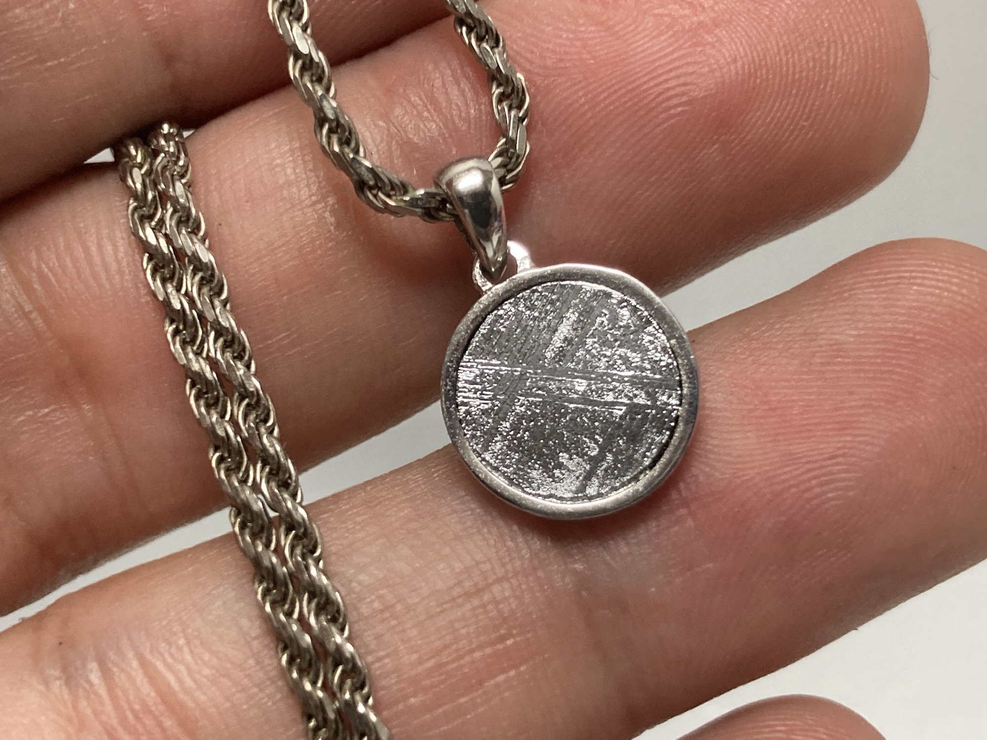 ギベオン隕石のネックレス