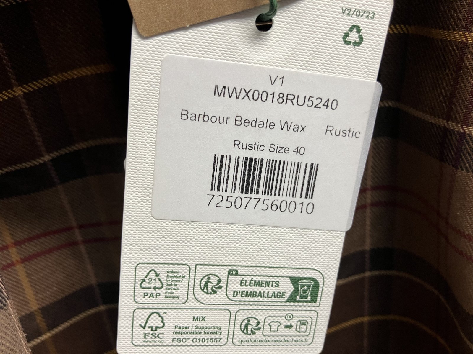 英国の下げ札。色の名前は「Rustic」